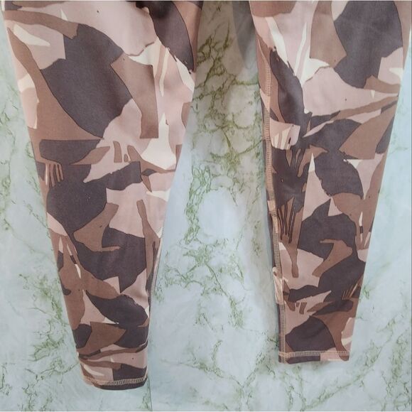 TAHARI SPORT Cammo Leggings - Picture 7 of 8